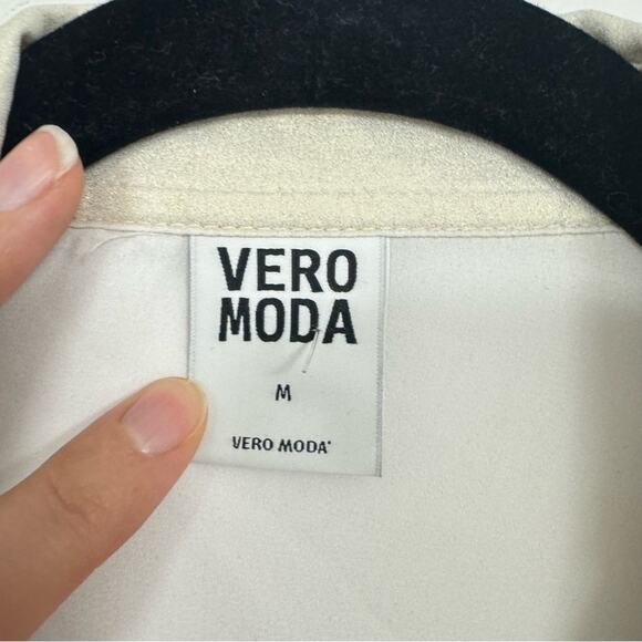 Vero Moda Gold Sparkle Short Sleeve Button Down Shirt Womens M Boxy Fit Slouchy - Picture 3 of 10